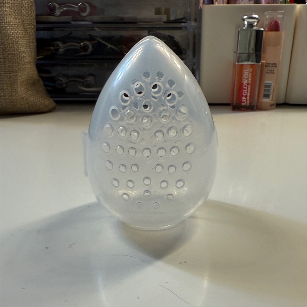 Clear Plastic Beauty Blender Case - Picture 3 of 4